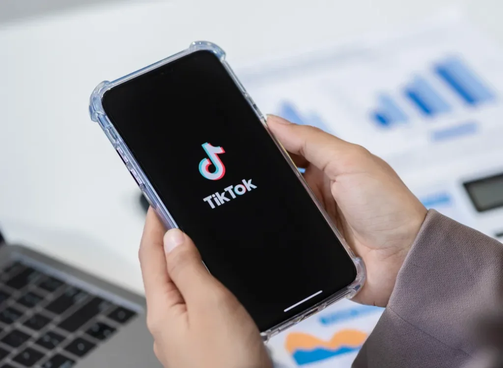 採用TikTokに特化した ディレクターが専任で伴走